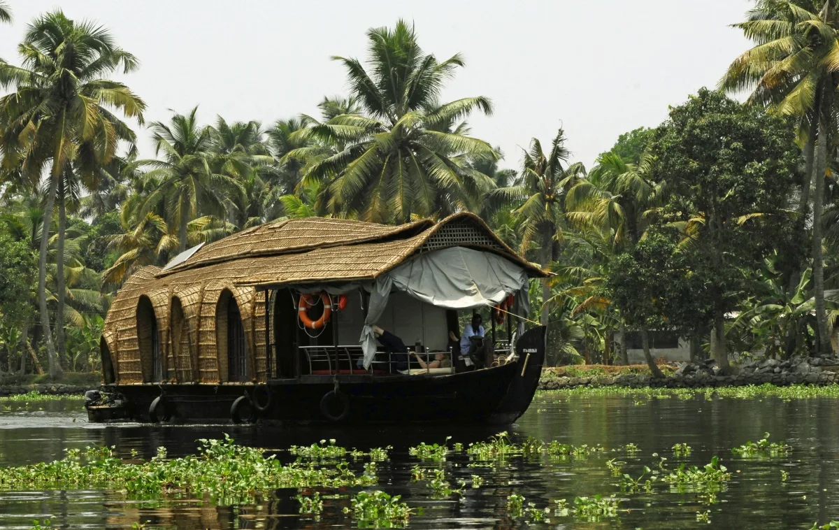 Kochi, Munnar, Thekkady & Alleppey Escape Tour