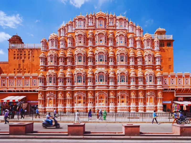 Delhi to Jaipur – Arrival & Local Exploration