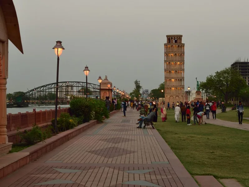 Delhi to Kota – Arrival & Brijraj Bhawan Experience