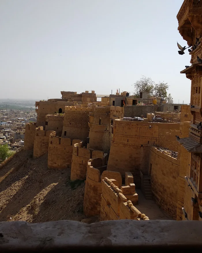 The golden sandstone fort of Jaisalmer rising above the town
